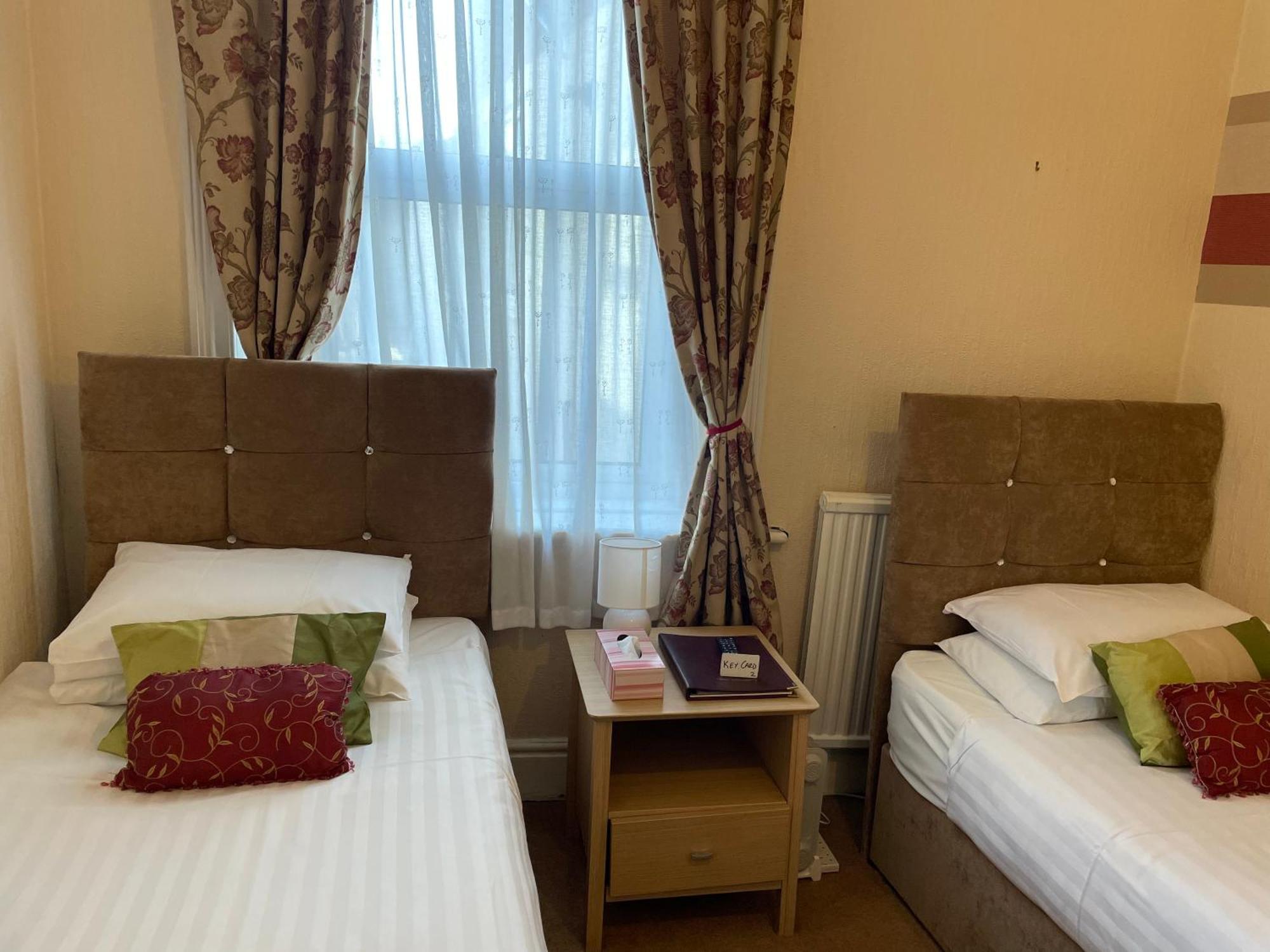 Diamonds Lodge Near York Hospital Rom bilde